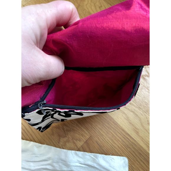 Elegant Silk Purse Clutches Set - Timeless Style, Practical Functionality - Picture 9 of 11